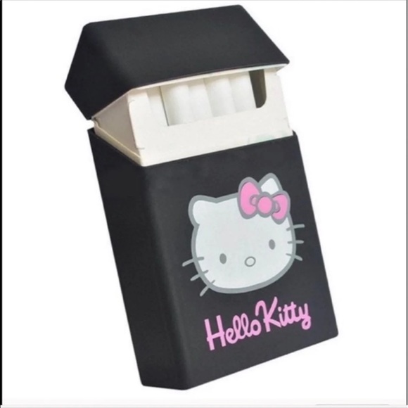 ONE LEFT IN BLACK ! Hello kitty cigarette sleeve /case - Picture 5 of 5